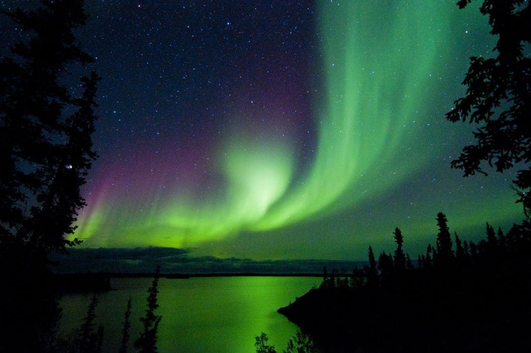 Lake lodge and Aurora